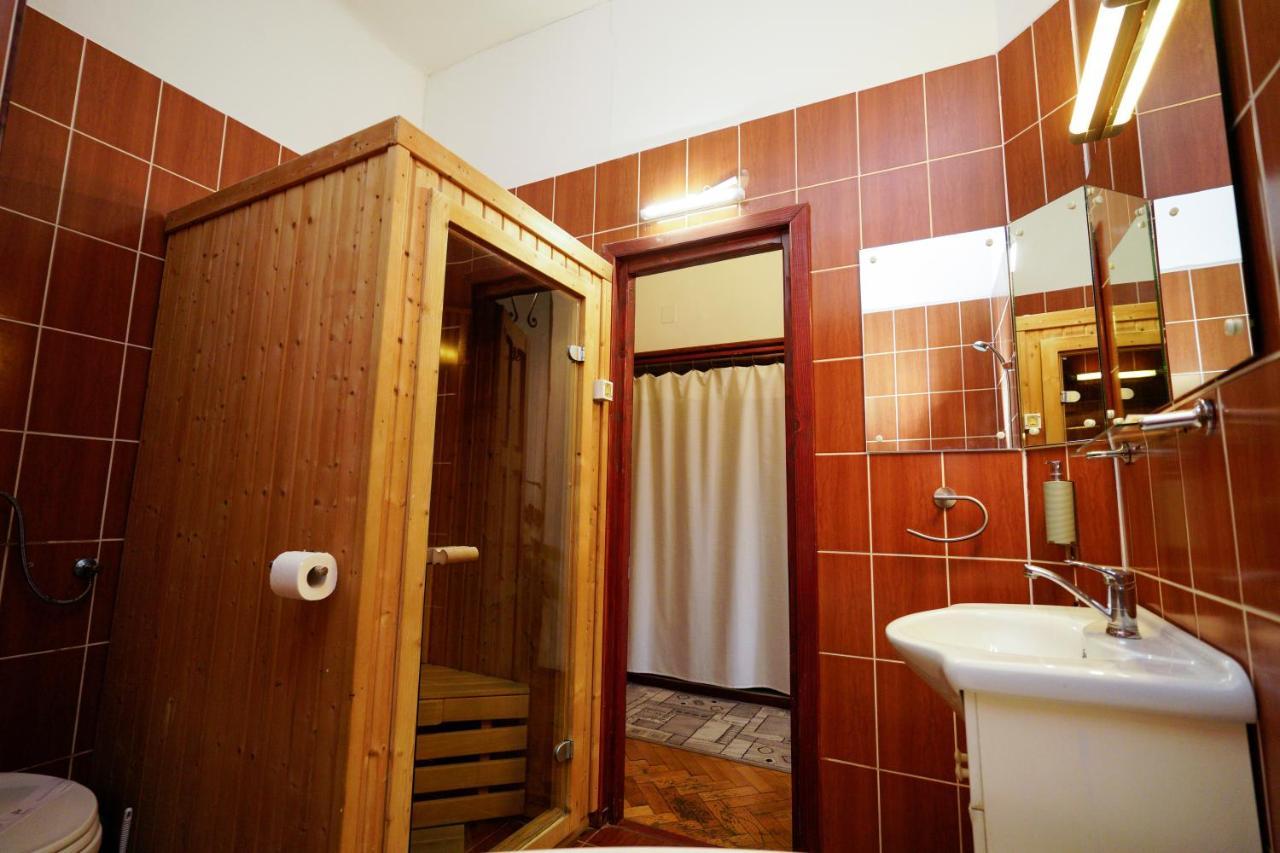 Pensiunea Noemi Brasov Ngoại thất bức ảnh