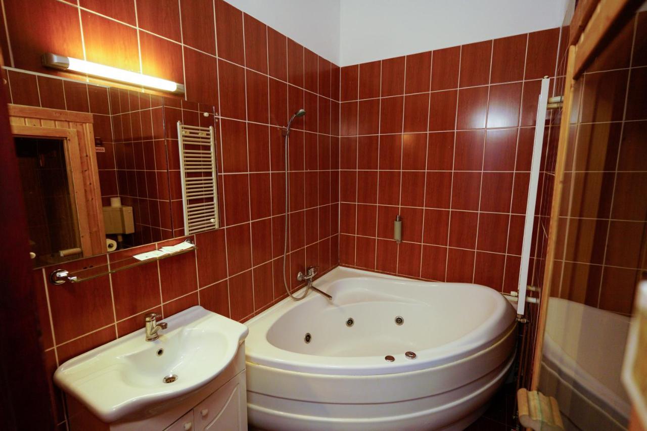 Pensiunea Noemi Brasov Ngoại thất bức ảnh