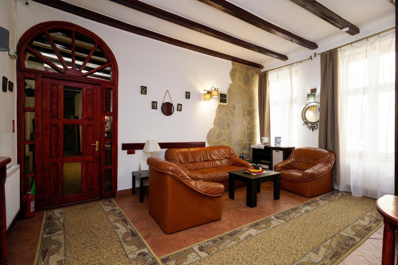 Pensiunea Noemi Brasov Ngoại thất bức ảnh